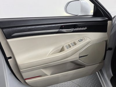 2021 Genesis G90 — миниатюра 14