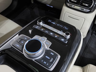 2021 Genesis G90 — миниатюра 24