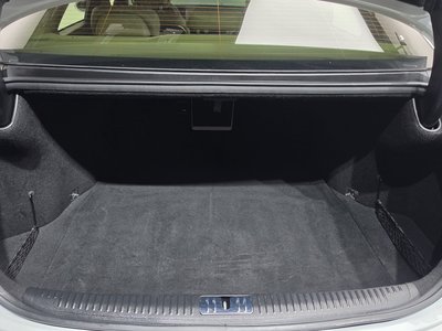 2021 Genesis G90 — миниатюра 23