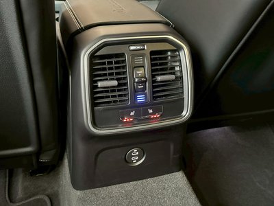 PORSCHE MACAN - 6