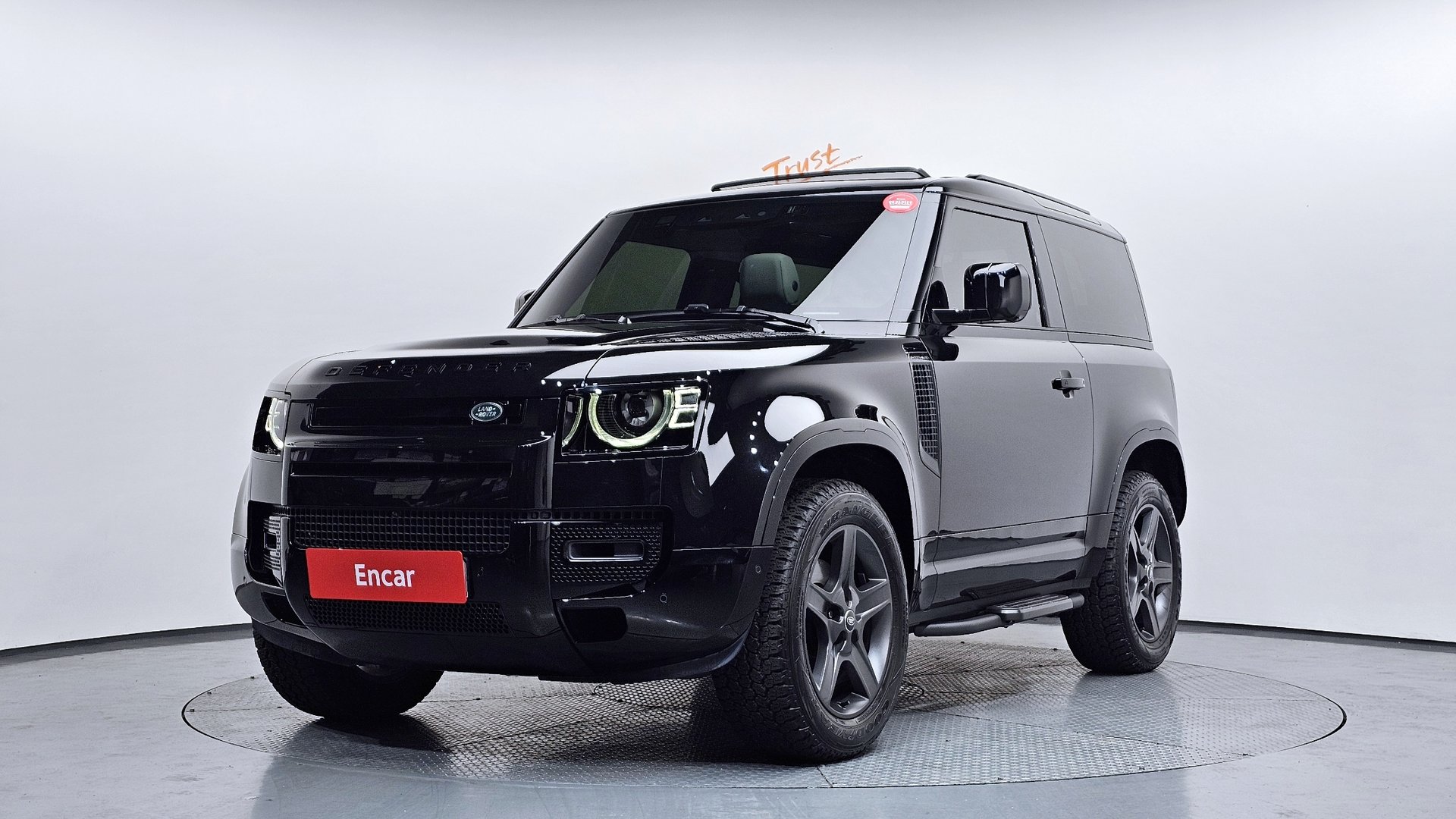 LAND ROVER DEFENDER - View 1