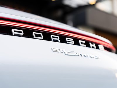 PORSCHE 911 - 9