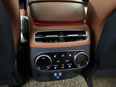 2021 Genesis GV70 thumbnail 18