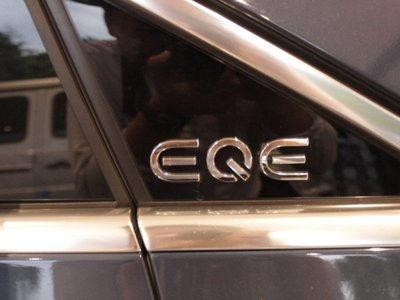 MERCEDES-BENZ EQE - 9