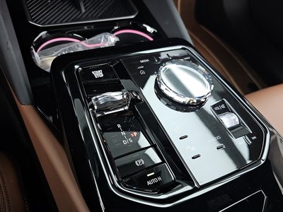 2026 BMW 5 SERIES — миниатюра 12