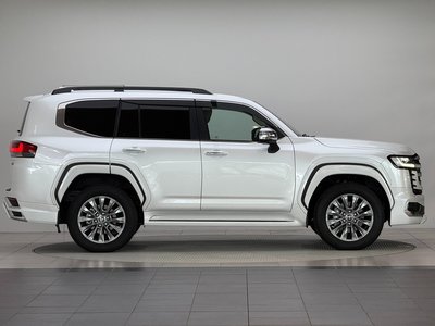 TOYOTA LAND CRUISER 300 - 7