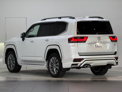 TOYOTA LAND CRUISER 300 - 8