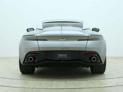 ASTON MARTIN DB11 - 4