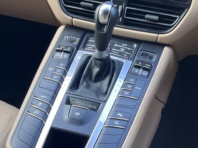 2019 Porsche MACAN thumbnail 29