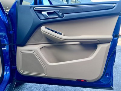 2019 Porsche MACAN thumbnail 31