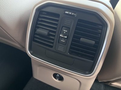 2019 Porsche MACAN thumbnail 34