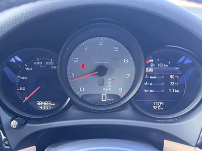 2019 Porsche MACAN thumbnail 25