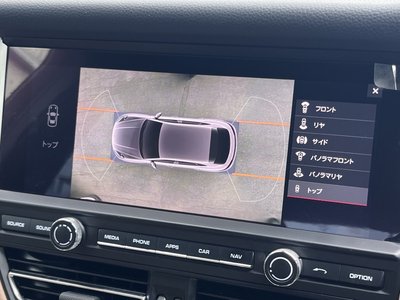 2019 Porsche MACAN thumbnail 23