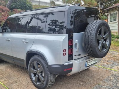 LAND ROVER DEFENDER - 7