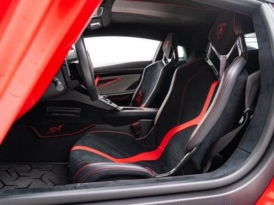 LAMBORGHINI AVENTADOR - 4