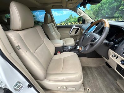 TOYOTA LAND CRUISER PRADO - 8