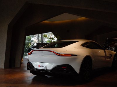 ASTON MARTIN VANTAGE - 9