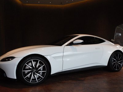 ASTON MARTIN VANTAGE - 5