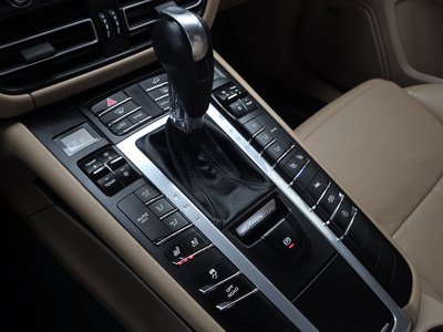 PORSCHE MACAN - 9