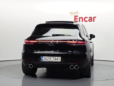 PORSCHE MACAN - 4