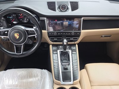 PORSCHE MACAN - 5