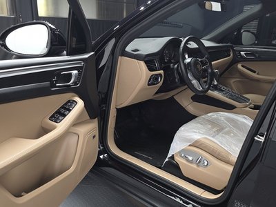 PORSCHE MACAN - 10
