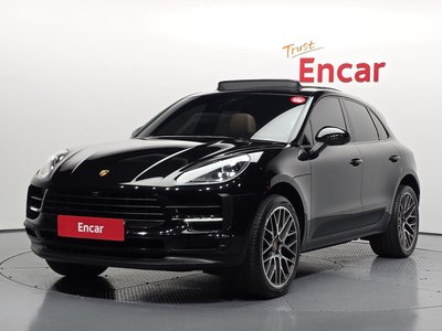 PORSCHE MACAN - 1
