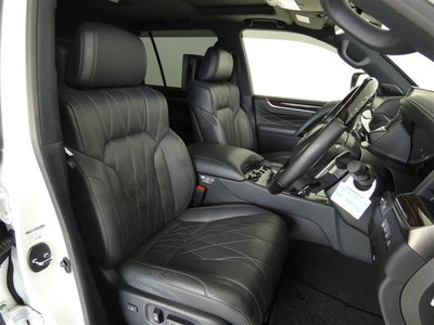 2019 Lexus LX — миниатюра 18