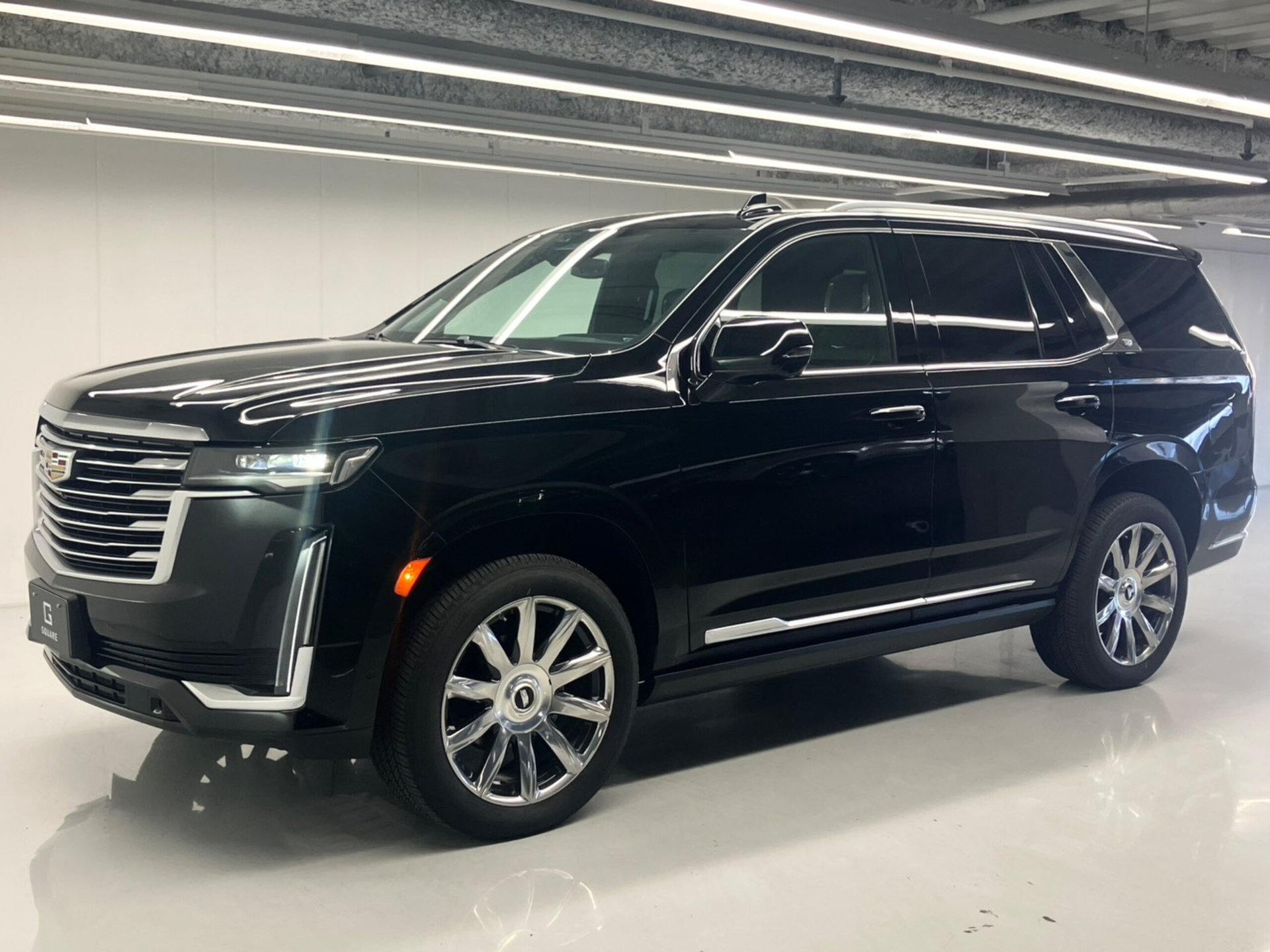 CADILLAC ESCALADE - View 1