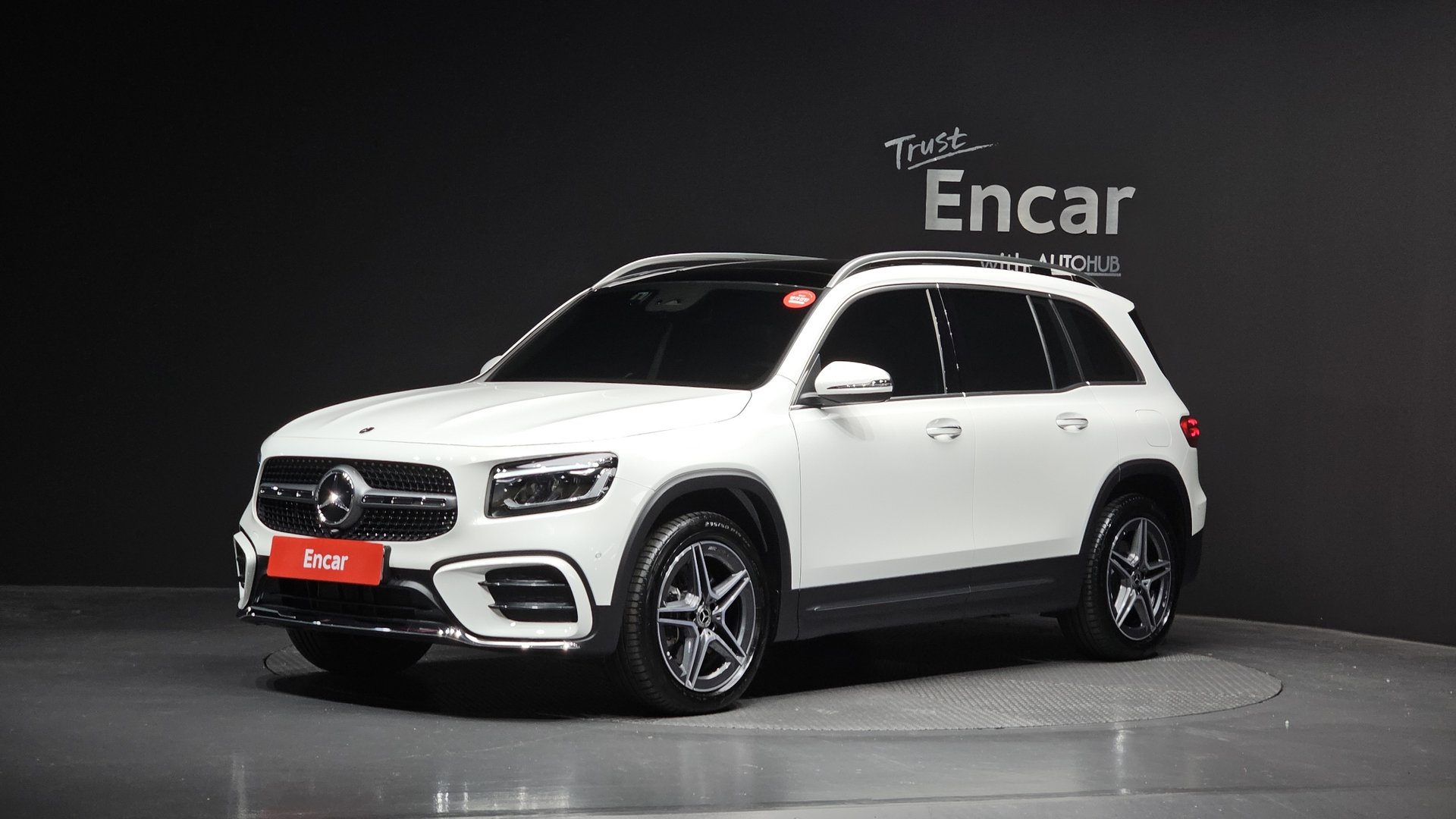 MERCEDES-BENZ GLB - View 1