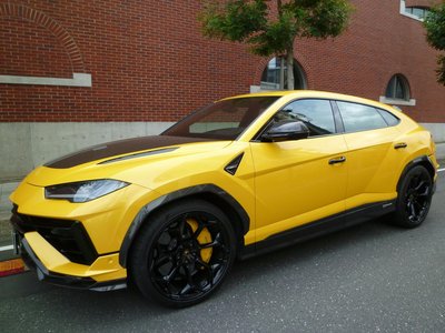 LAMBORGHINI URUS - 3