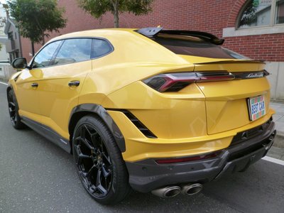 LAMBORGHINI URUS - 5