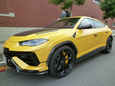 LAMBORGHINI URUS - 1