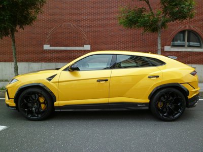 LAMBORGHINI URUS - 8
