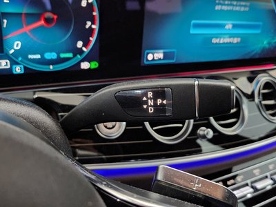 MERCEDES-BENZ E-CLASS - 8