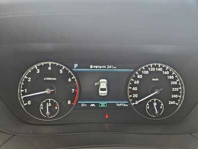 2021 Genesis G90 thumbnail 13