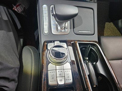 2021 Genesis G90 thumbnail 18
