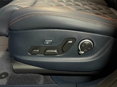 2025 Genesis GV70 thumbnail 13