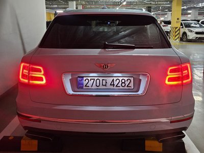 BENTLEY BENTAYGA - 4