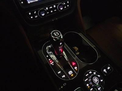 BENTLEY BENTAYGA - 9