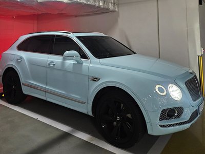 BENTLEY BENTAYGA - 3