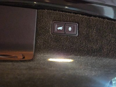 BENTLEY BENTAYGA - 6