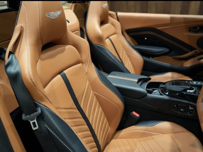 ASTON MARTIN V12 VANTAGE ROADSTER - 9