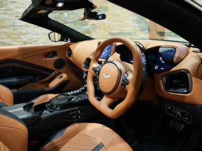 ASTON MARTIN V12 VANTAGE ROADSTER - 10