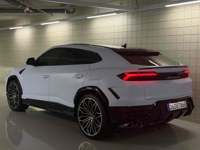 LAMBORGHINI URUS - 6