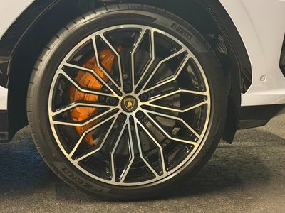 LAMBORGHINI URUS - 6