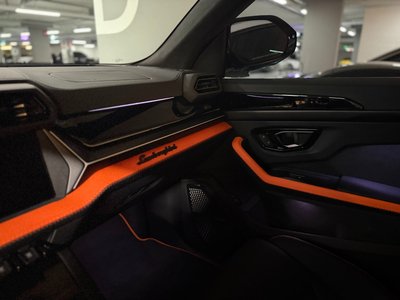 LAMBORGHINI URUS - 10