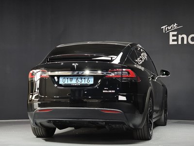 TESLA MODEL X - 4