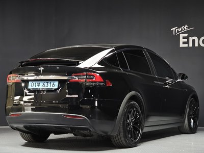TESLA MODEL X - 3