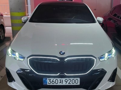 2025 BMW 5 SERIES photo 1